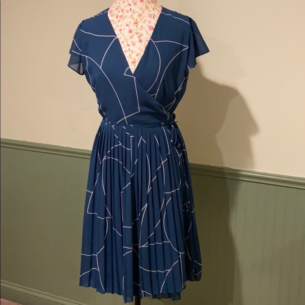 Ann Taylor geometric print pleated wrap dress